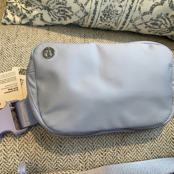 NWT PASTEL BLUE Lululemon Everywhere Belt Bag with Metal Hardware Zipper - Picture 6 of 11